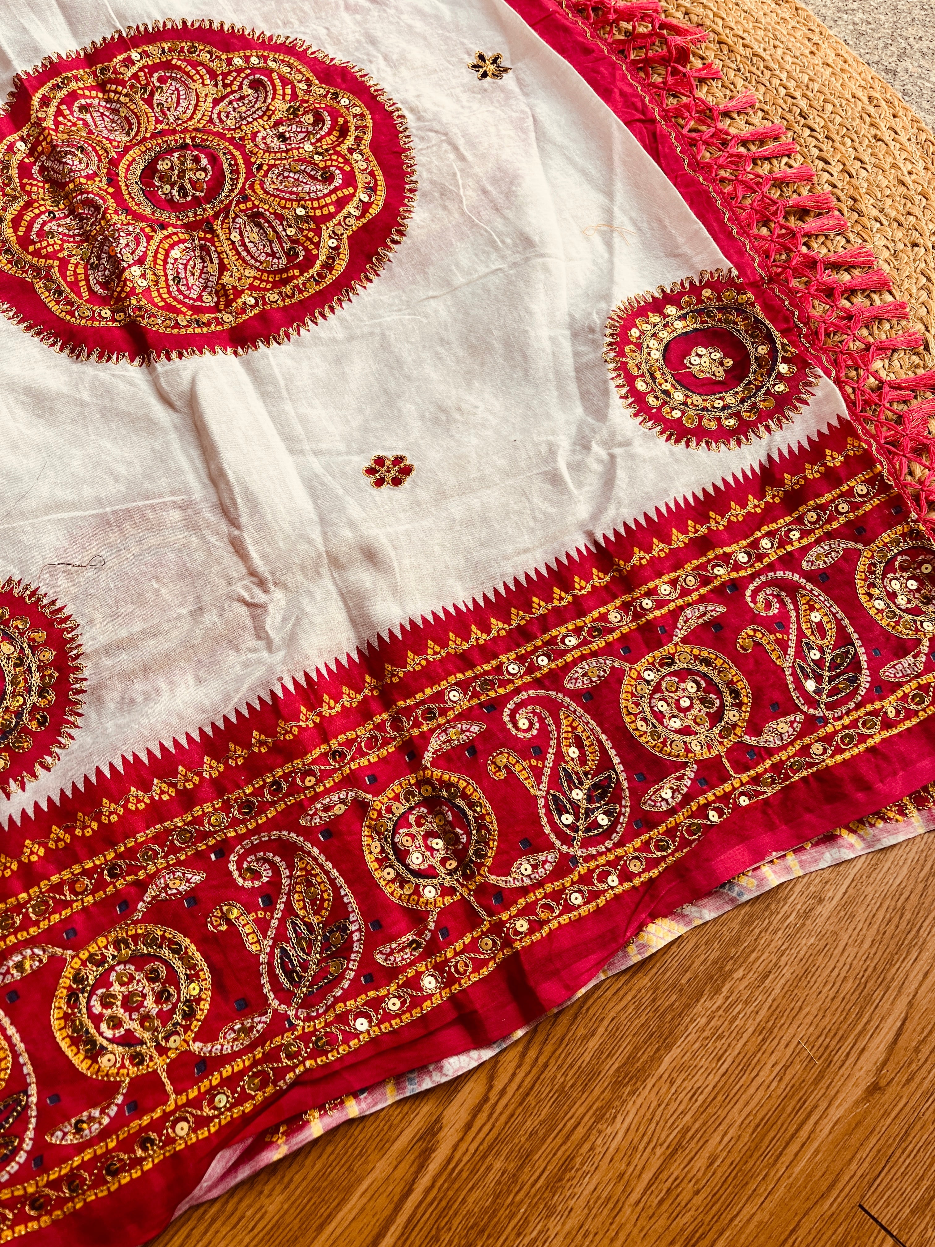 RED AND WHITE VINTAGE DUPATTA HANDMADEAHOLIC BY MISHKA