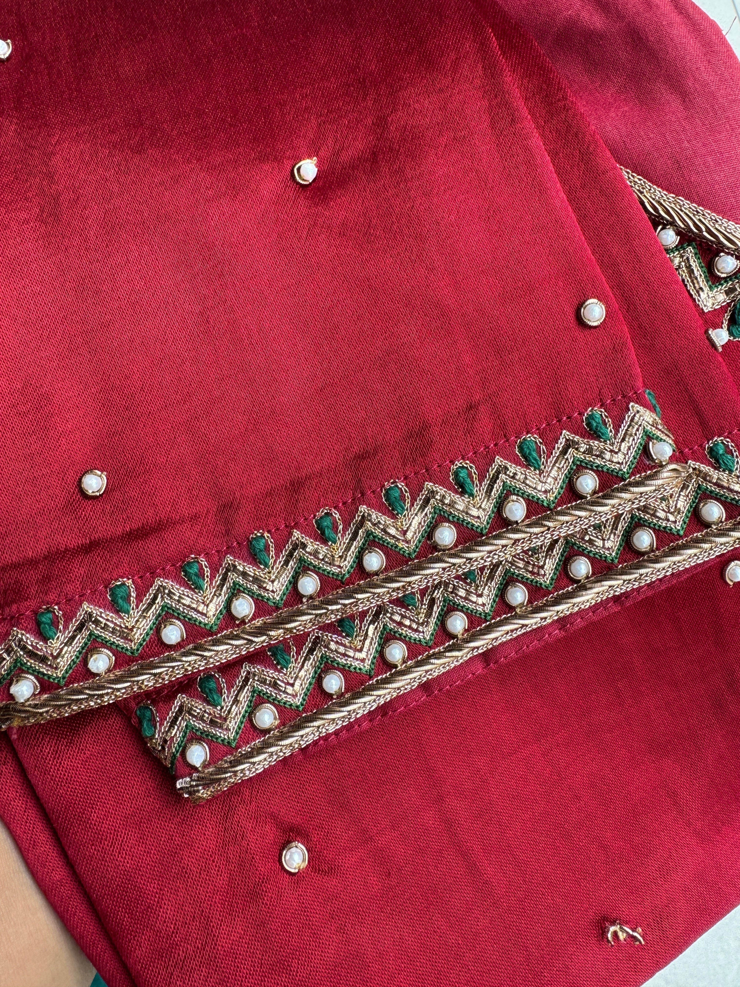 MARRON HANDWORK ROUND V-NECK BLOUSE HANDMADEAHOLIC BY MISHKA