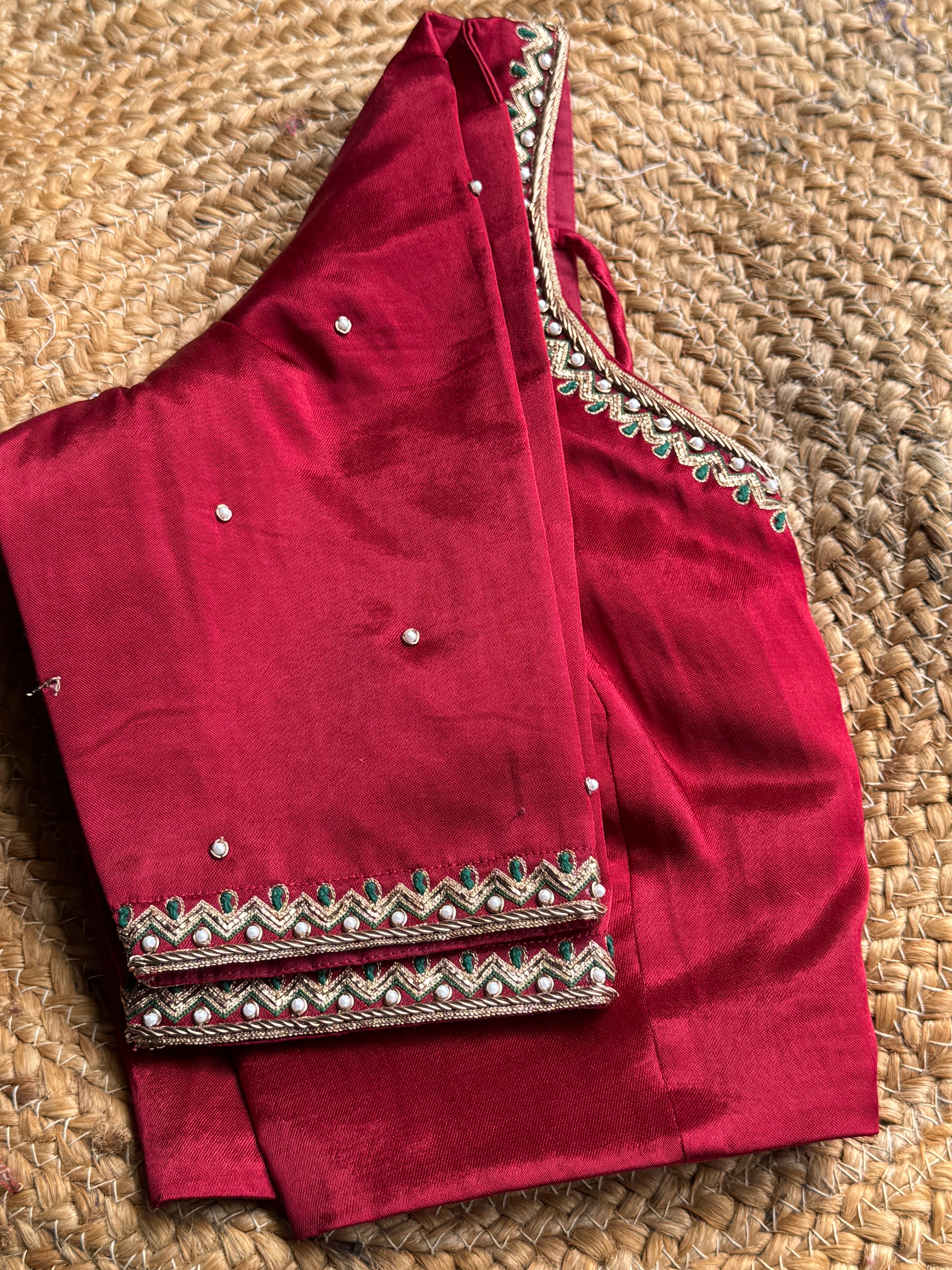 MARRON HANDWORK ROUND V-NECK BLOUSE HANDMADEAHOLIC BY MISHKA
