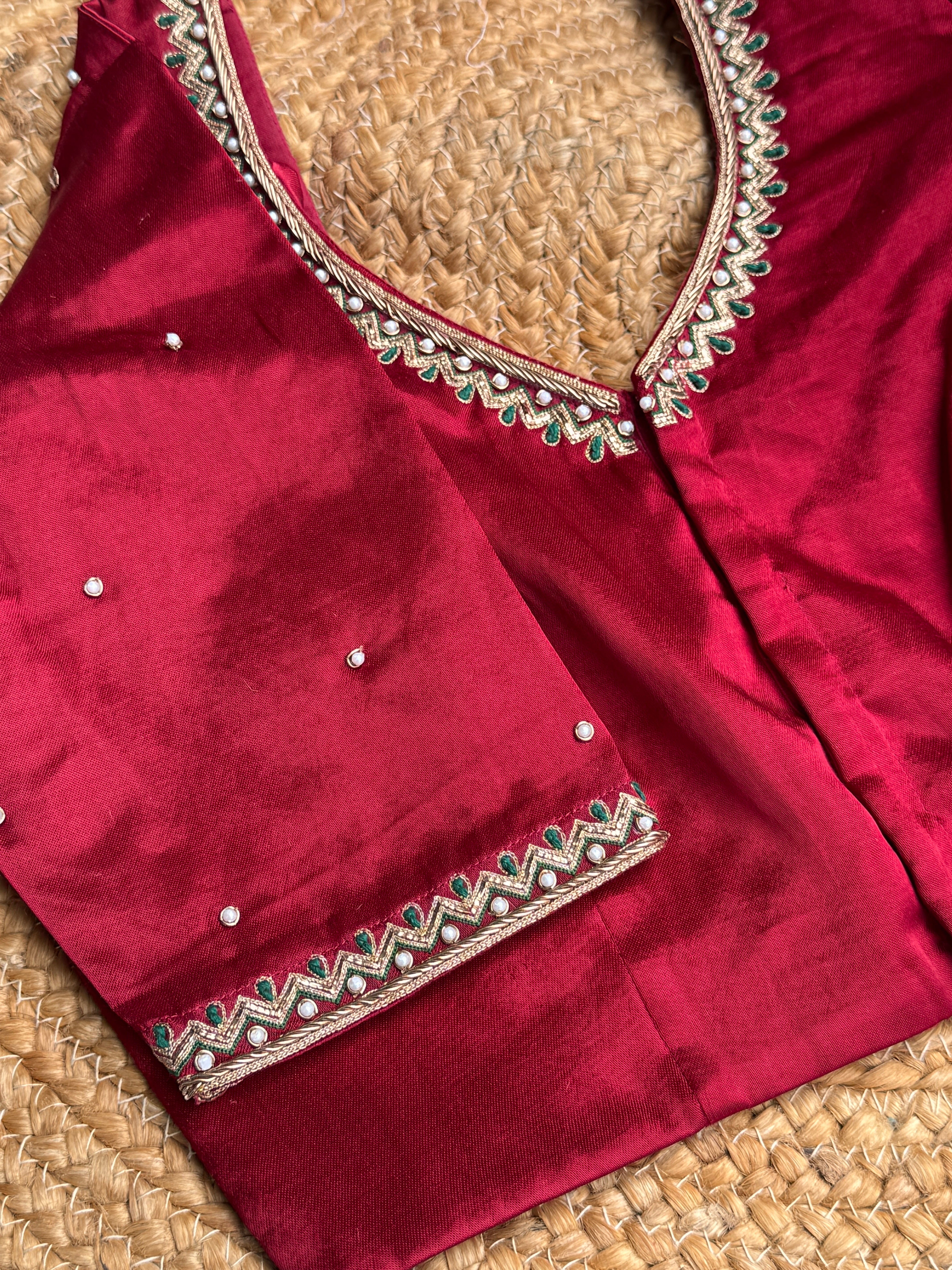 MARRON HANDWORK ROUND V-NECK BLOUSE HANDMADEAHOLIC BY MISHKA