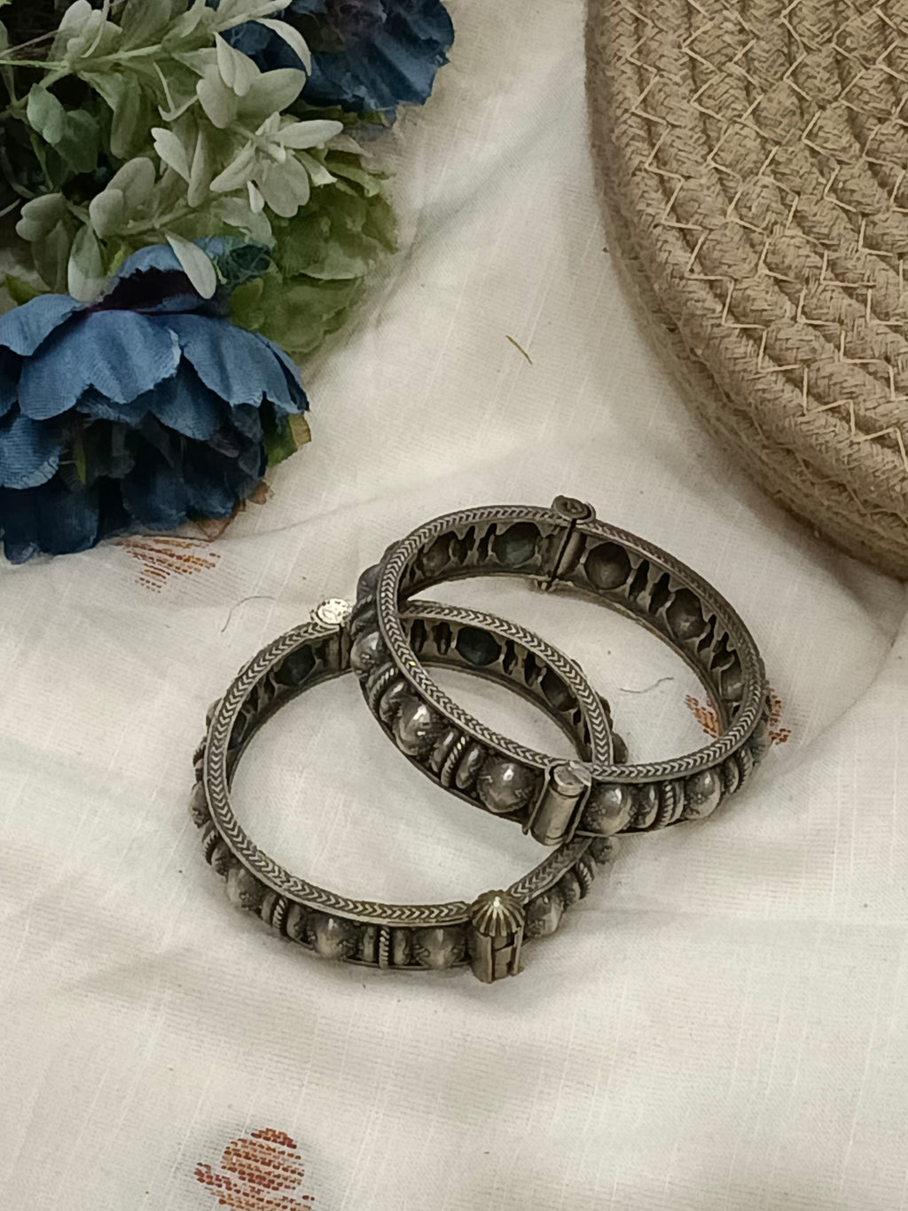 Alaknanda German Silver Kada