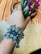 BLACK MIRROR AND GINNI HAND CUFFS HANDMADEAHOLIC BY MISHKA