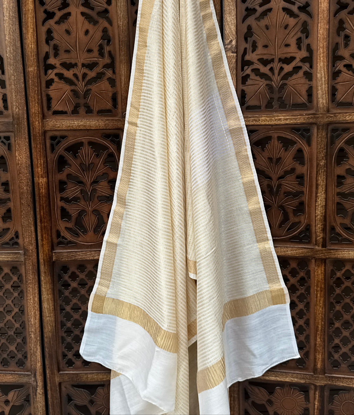 Handwoven Munga Silk Dupatta with Zari Borders – Ivory & Gold
