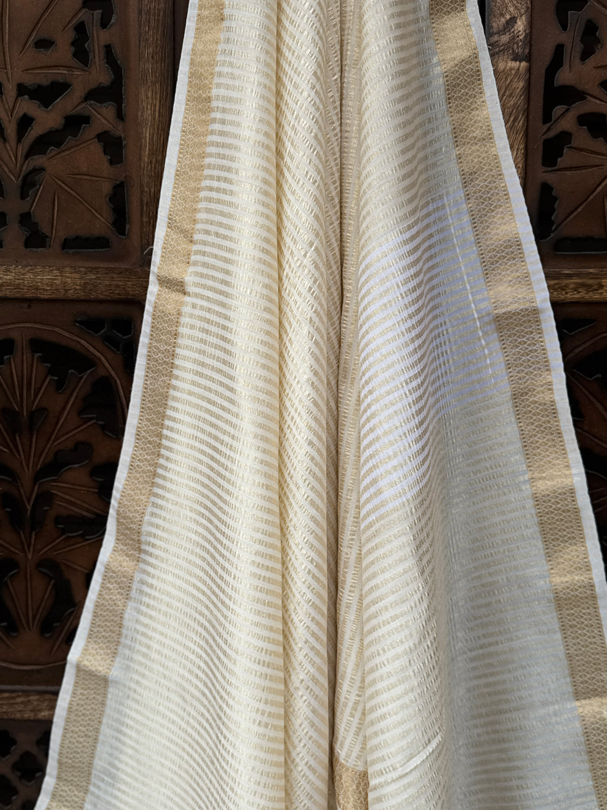 Handwoven Munga Silk Dupatta with Zari Borders – Ivory & Gold