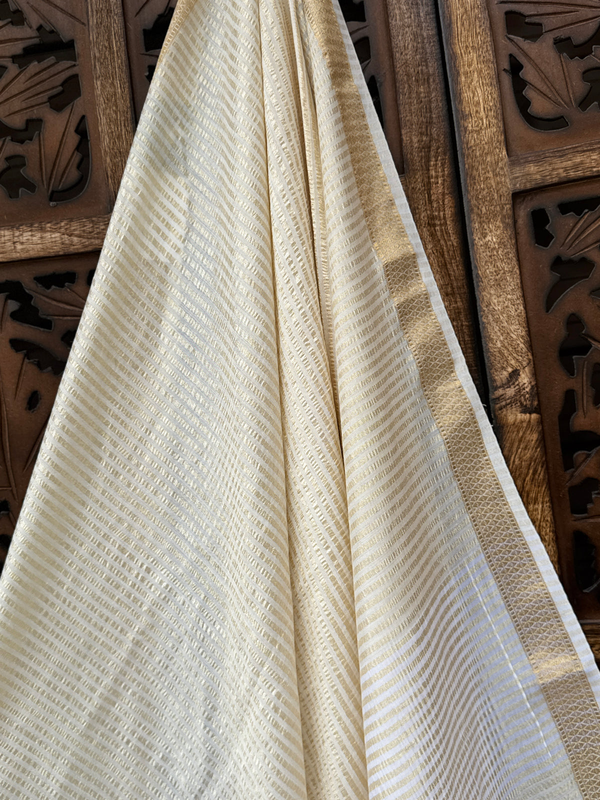 Handwoven Munga Silk Dupatta with Zari Borders – Ivory & Gold