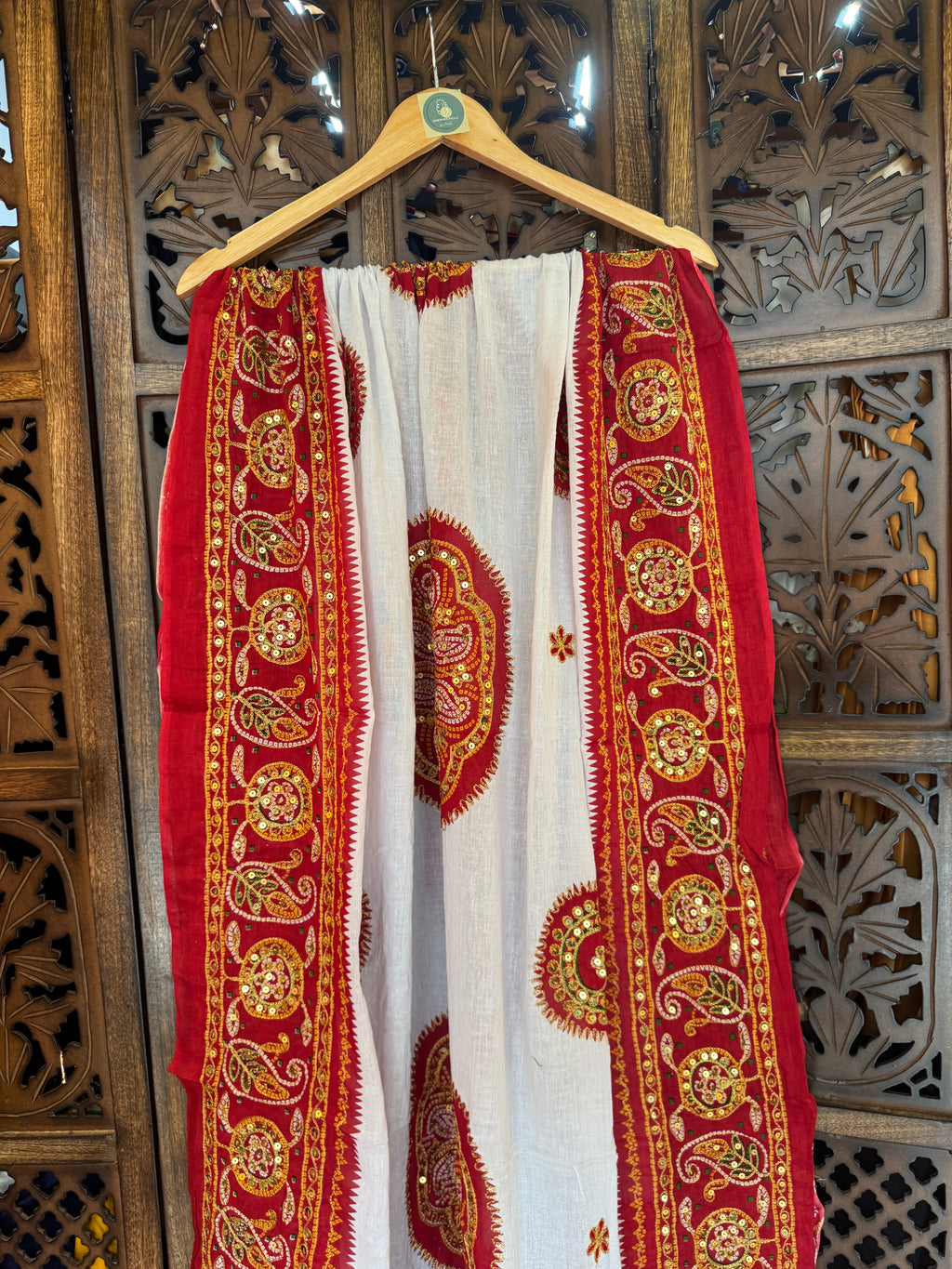 RED AND WHITE VINTAGE DUPATTA HANDMADEAHOLIC BY MISHKA