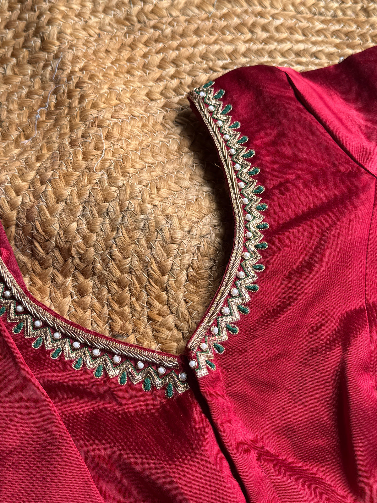 MARRON HANDWORK  ROUND V-NECK BLOUSE HANDMADEAHOLIC BY MISHKA