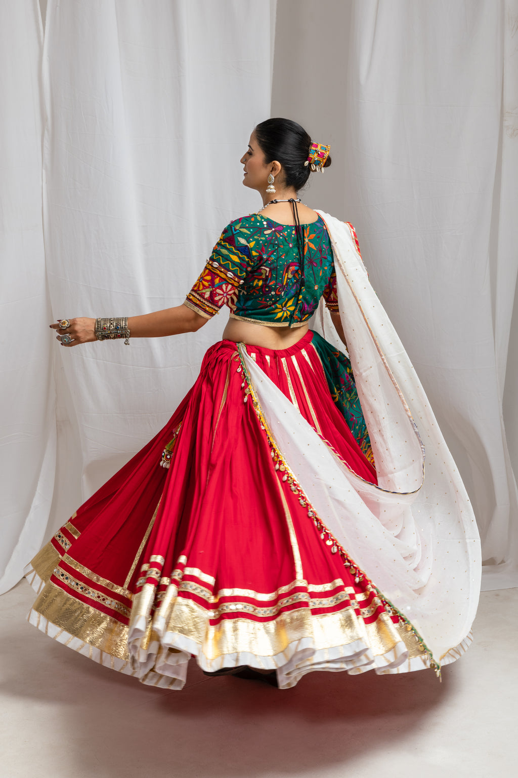 Meera Choli Raas'26